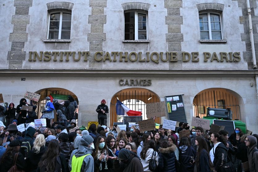 Student protests over school conditions spread across France Blocage inédit à l’Institut catholique de Paris par les étudiants