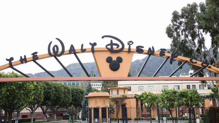 236f1601-34d0-45f8-bed2-15bab4f94dbc Restructuration et défis pour Disney