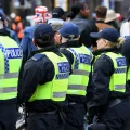 Des groupes d&rsquo;activistes anti-migrants se mobilisent en Angleterre