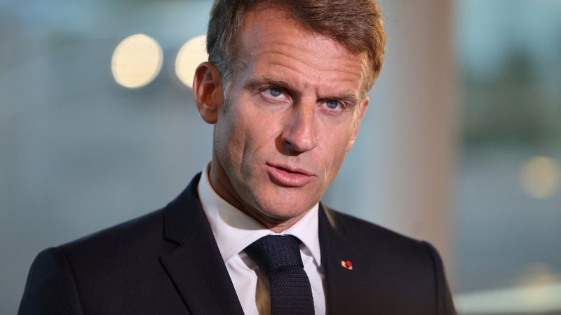 45fd289c-c0ab-4129-b263-097999a470da Emmanuel Macron et la gestion des réseaux sociaux lors des manifestations