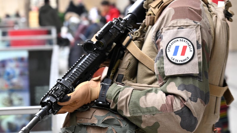 49b5a37e-3fc7-41c9-bee1-1fff9a5226d3 Le Gouvernement Renforce la Sécurité pour le 24 Octobre