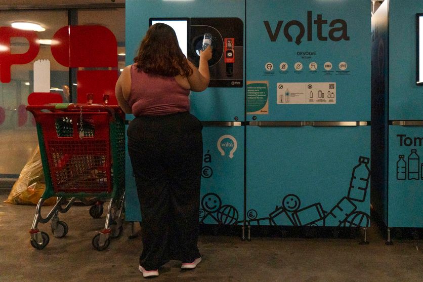Customers Use VOLTA Reverse Vending Machines In Lisbon 76016