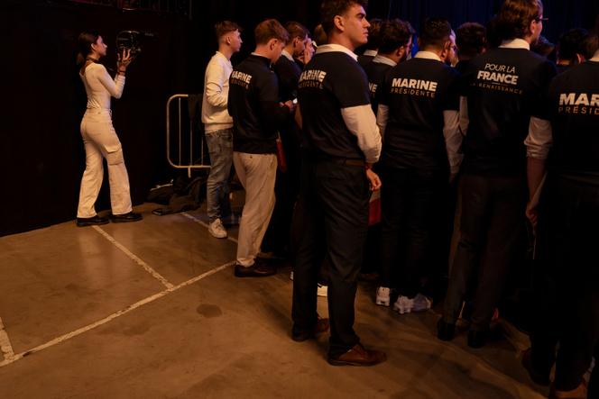 5483c771-65f0-4443-ac89-37dc27ee47b1 Violence contre des journalistes au congrès du Rassemblement national