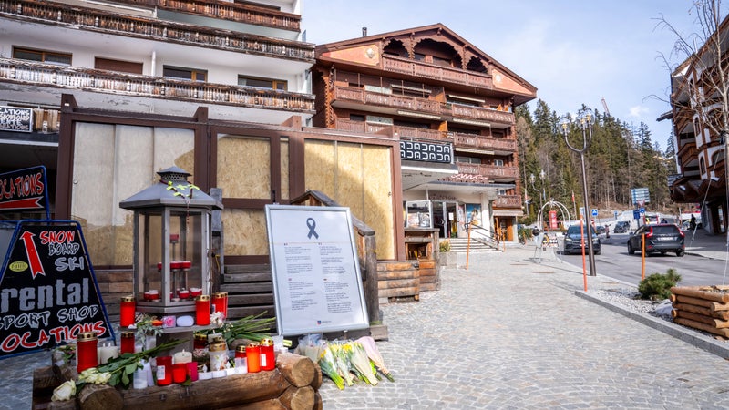 60e547b0-9312-46bb-b7b1-3c7e9aae334c Commémoration et Enquête sur l’Incendie Mortel à Crans-Montana