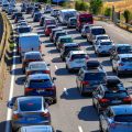 Retour des voitures en ville : un débat sur la mobilité