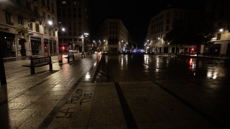 6c7d9e6b-0b8d-4716-8101-b802c49d0373 Couvre-feux partiels suite aux manifestations en France