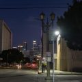 Développement des lampadaires solaires en Californie face aux vols de câbles