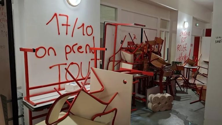 7338dd0f-6701-4223-8bc1-663825afb214 Evacuation des étudiants à la faculté de Nantes