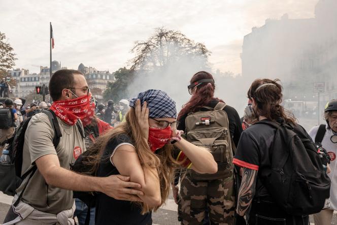 76118e91-e328-4dbc-a92b-5b8383529bd5 Suspension de l’usage des grenades assourdissantes pour le mouvement lycéen