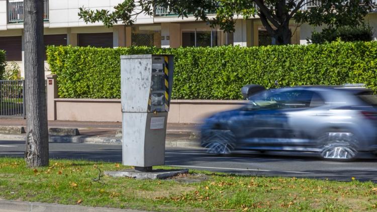 8acd4744-6254-45f4-a7c5-2a669e95a35e Le Gouvernement Propose de Doubler les Radars Urbains pour Accroître les Recettes de l’État
