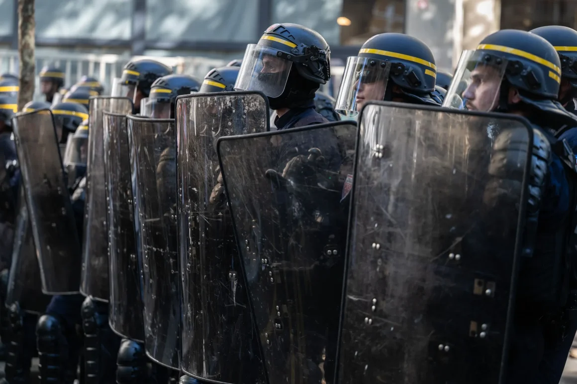 8fcdaf1a-1efc-45f8-94f0-ebfde34396b2 La plateforme de signalement de violences policières de la LDH reçoit des témoignages