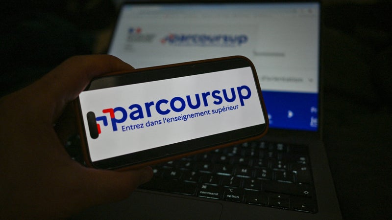 9c5da4d0-5ad0-48f3-8bd2-4c08354ffa50 Étude critique le fonctionnement de Parcoursup concernant les quotas de boursiers
