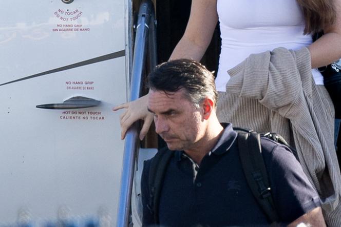 b71d046e-ae43-4256-8d45-989ea99a8a9a Flavio Bolsonaro Conteste sa Défaite et Fuit en Floride