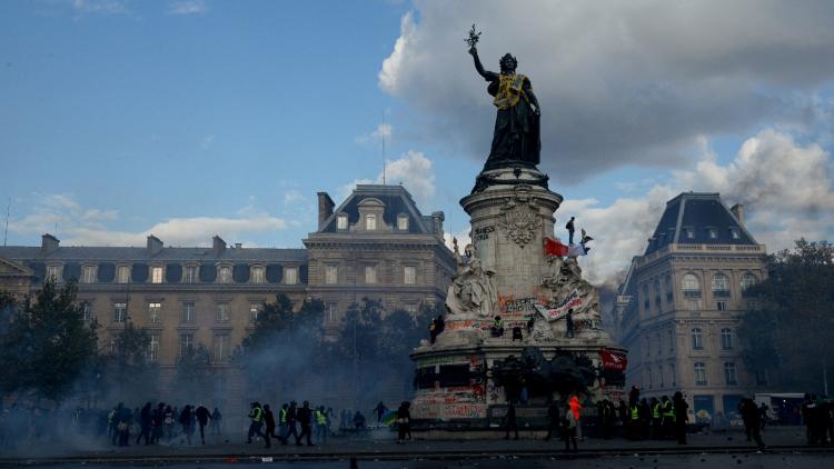 babbd61d-7f58-4adf-8ce7-b0d46d14277c Affrontements en France lors de manifestations