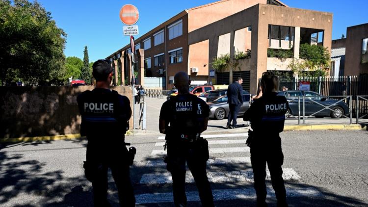bb5dd6d8-eaee-4cbf-b1cc-fc45e03233f9 Un adolescent ouvre le feu dans un collège d’Aubagne