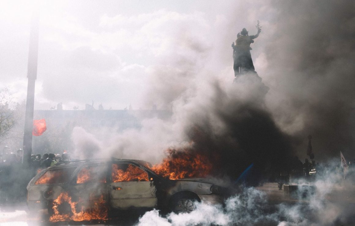 La France secouée par des manifestations violentes