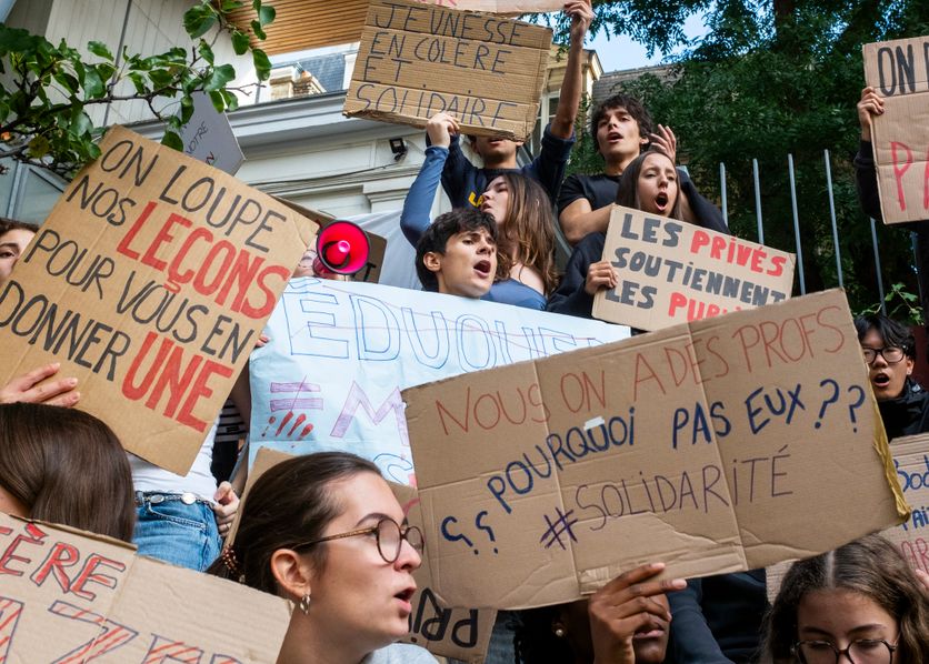 Rassemblement lycée Charles Péguy Mouvements de contestation lycéens après la visite papale