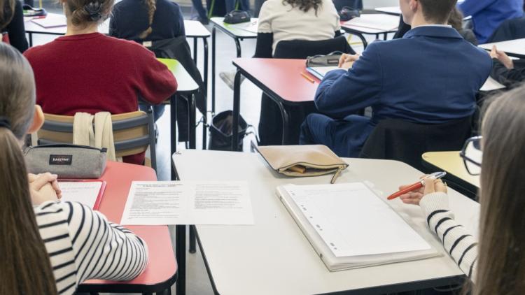 d451935c-beac-4c25-ab14-d1b8590be65f La charge de travail scolaire en France comparée à celle des voisins européens