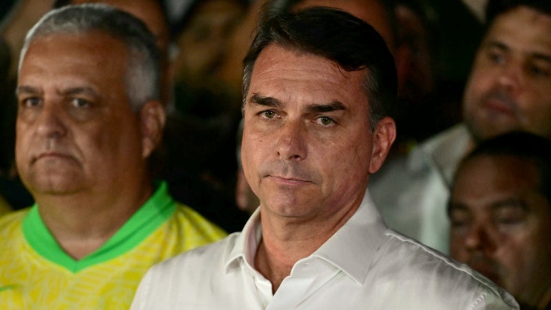 e7d8f910-26be-454e-be01-fd24a5d0e402 Flavio Bolsonaro conteste l’élection présidentielle depuis les États-Unis