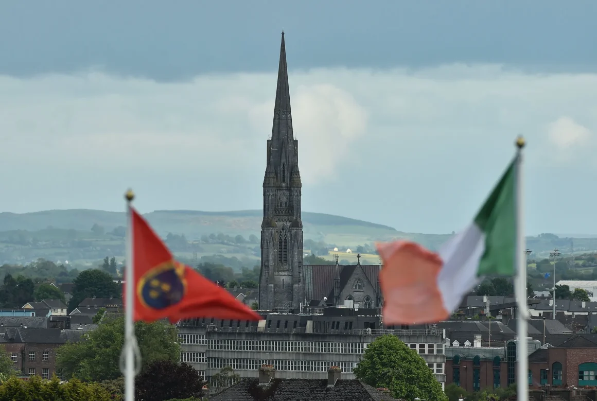 f2cbe63e-0344-427f-9ffa-59d89d34291a La marche de Drumcree en Irlande du Nord et ses implications