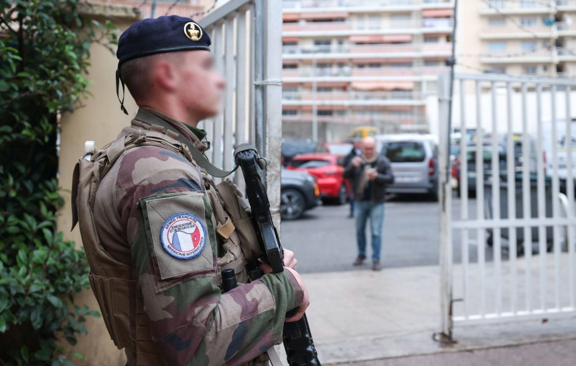 Enjeux juridiques et logistiques d&rsquo;une intervention militaire en cas d&rsquo;émeutes