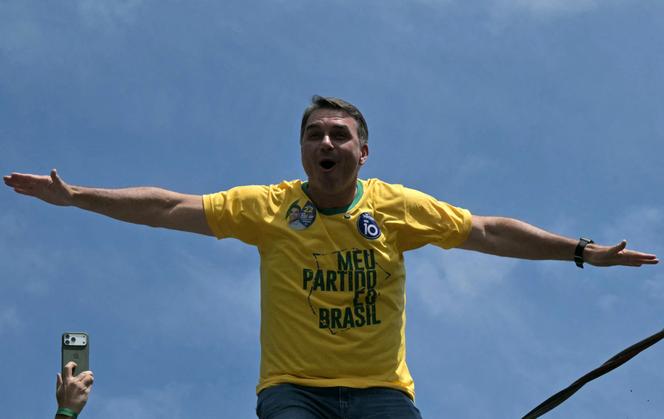 f83e2e82-9881-48da-bbf8-3335b8663184 Premier tour de l’élection présidentielle au Brésil : Flavio Bolsonaro en tête