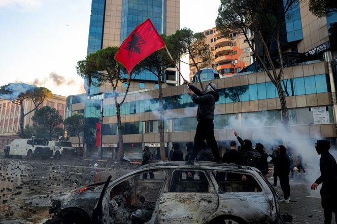 fb685778-eb83-4b63-9c10-aa499e562199 Manifestations en Albanie : tensions et enjeux politiques